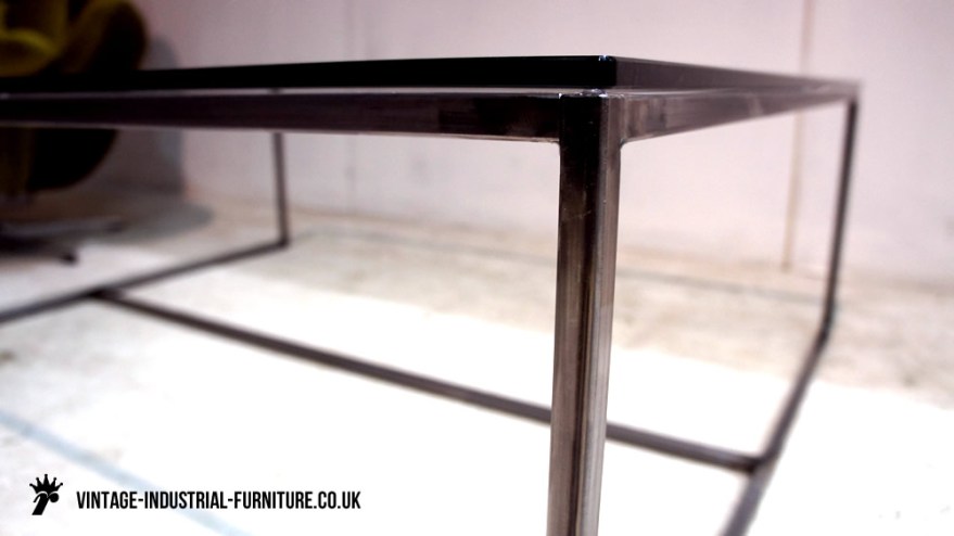 Glass coffee table - vintage detail 